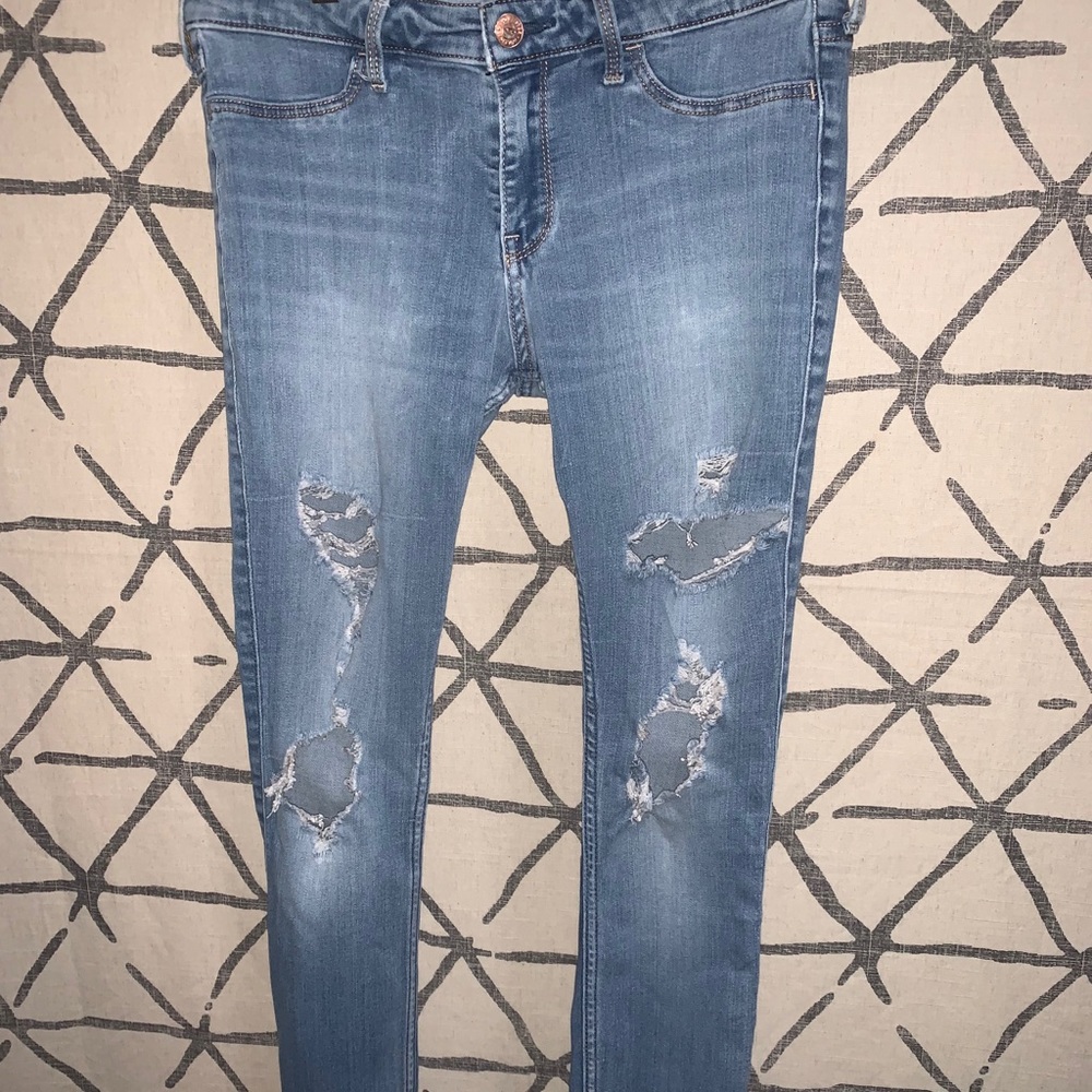 Hollister Distressed Jeans 👖 🌿